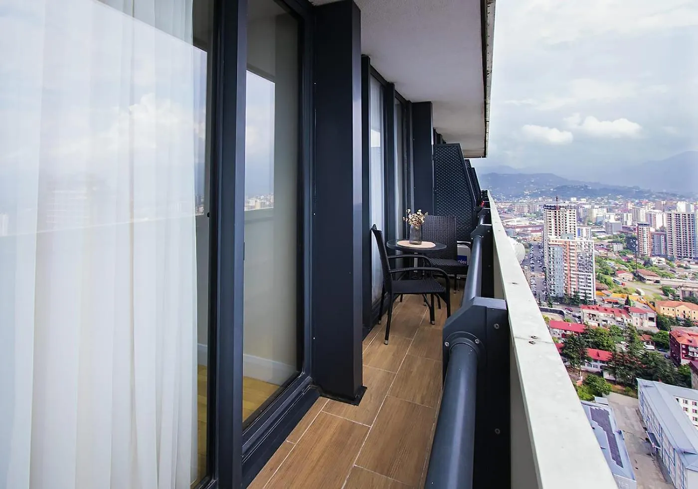 Schoene Wohnung Mit Meerblick Und Bergen Batoemi 0*,  Georgië