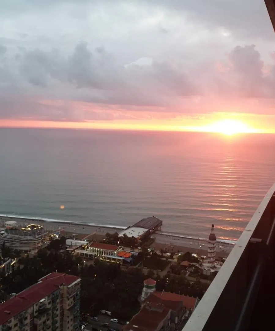 Appartement Schoene Wohnung Mit Meerblick Und Bergen Batoemi Georgië
